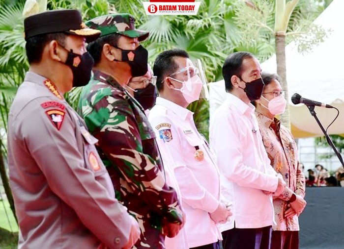Presiden RI bersama Menteri,  Panglima TNI,  dan Kapolri Beserta Gubernur Kepri hadiri pelaksanaan dimulainya vaksinasi di 67 titik di Kepri